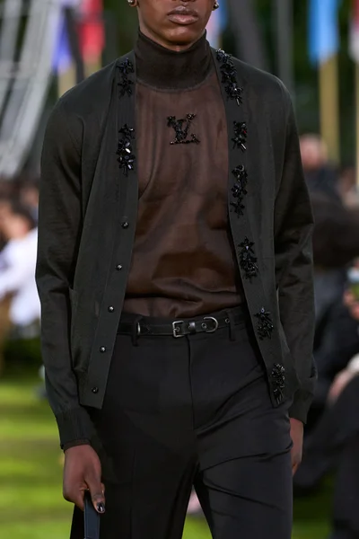 Look 25